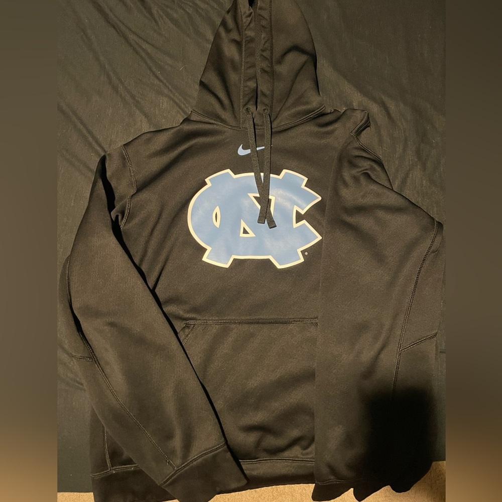 Men’s UNC Drifit Nike hoodie